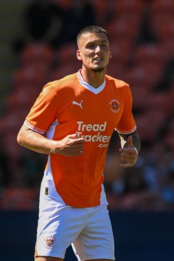 Blackpool 'dan Oliver Casey, Blackpool' a karşı Blackpool-Sunderland maçında, Bloomfield Road, Blackpool, Birleşik Krallık 'ta 27 Temmuz 2024