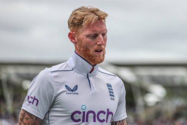 İngiltere 'den kederli bir Ben Stokes, 27 Temmuz 2024' te Birmingham, Birmingham, İngiltere 'de oynanan Rothesay Test Maçı' nın ikinci gününde Batı Hint Adaları 'na karşı Kraigg Brathwaite tarafından yakalandıktan sonra oyun alanından ayrıldı.