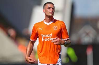 Blackpool 'dan Oliver Casey, Blackpool' a karşı Blackpool-Sunderland maçında, Bloomfield Road, Blackpool, Birleşik Krallık 'ta 27 Temmuz 2024