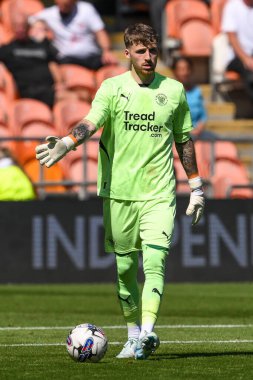 Blackpool 'dan Daniel Grimshaw 27 Temmuz 2024' te Bloomfield Road, Blackpool, İngiltere 'de Blackpool' a karşı oynanan ön sezon dostluk maçı sırasında hareket halindeydi.