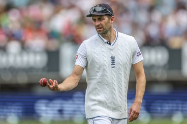 İngiltere 'den Mark Wood, İngiltere' nin Edgbaston, Birmingham, Birleşik Krallık 'ta oynadığı 3. Rothesay Test Maçı 1.