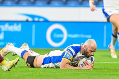 Leeds Rhinos 'tan Matt Frawley Betfred Süper Lig 19. Raundu' nda Leeds Rhinos 'a 6-16 önde gidiyor. Huddersfield Giants, Leeds Rhinos' a karşı John Smith Stadyumu, Huddersfield, Birleşik Krallık, 25 Temmuz 2024