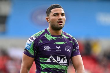 Castleford Tigers takımından Elie El-Zakhem, 27 Temmuz 2024 'te İngiltere' nin Salford Community Stadyumu 'nda oynanan 19. Salford Red Devils - Castleford Tigers karşılaşması öncesinde ısınıyor.