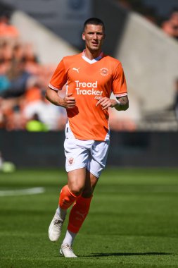 Blackpool 'dan Oliver Casey, Blackpool' a karşı Blackpool-Sunderland maçında, Bloomfield Road, Blackpool, Birleşik Krallık 'ta 27 Temmuz 2024