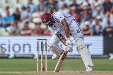 Batı Hint Adaları 'ndan Mikyle Louis, İngiltere' den Mark Wood 'un attığı bir topla bacağından vuruldu ve 27 Temmuz 2024' te İngiltere 'nin Edgbaston, Birmingham, Birleşik Krallık' ta Batı Hint Adaları 'na karşı oynadığı Rothesay Test Maçı' nın ikinci gününde elenmedi.