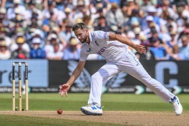 İngiltere 'den Chris Woakes, İngiltere' nin Edgbaston, Birmingham, Birleşik Krallık 'ta oynadığı 3. Rothesay Test Maçı' nda topu alıyor.