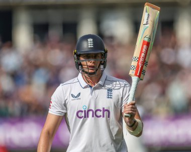 İngiltere 'den kederli Jamie Smith Rothesay Test Maçı' nın ikinci günü İngiltere ile Batı Hint Adaları arasında 27 Temmuz 2024 'te Birmingham, İngiltere' de oynanan maçta 95 koşu yaptı.