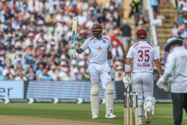 Batı Hint Adaları 'ndan Jason Holder, İngiltere' nin Edgbaston, Birmingham, İngiltere 'de oynadığı 3. Rothesay Test Maçı' nda (50 koşu) yarım yüzyıl (50 koşu) kutluyor.
