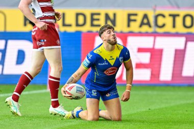 Warrington Wolves 'tan Matty Ashton, 26 Temmuz 2024' te İngiltere 'nin Wigan Stadyumu' nda oynanan 19. Wigan Warriors - Warrington Wolves maçında 4-16 Warrington 'a katılma çabasını kutluyor.