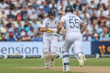 İngiltere 'den Joe Root, Rothesay Test Maçı' nın ikinci gününde Edgbaston, Birmingham, İngiltere 'de Batı Hint Adaları' na karşı 27 Temmuz 202 'de iki koşu yaptı.