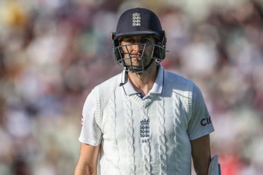 İngiltere 'den kederli bir Mark Wood, Batı Hint Adaları' ndan Jason Holder tarafından İngiltere 'nin Edgbaston, Birmingham, Birleşik Krallık, 26 Temmuz 2024' te Batı Hint Adaları 'na karşı oynadığı 3.