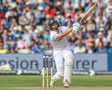 İngiltere 'den Jamie Smith, 27 Temmuz 202' de İngiltere 'nin Edgbaston, Birmingham, Birleşik Krallık' ta Batı Hint Adaları 'na karşı oynadığı Rothesay Test Maçı' nın ikinci gününde, 99 turda Batı Hint Adaları 'ndan Shamar Joseph tarafından şutlandı.