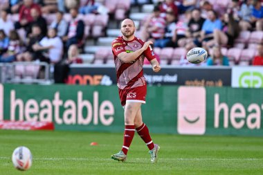 Liam Marshall of Wigan Warriors warms up ahead of the Betfred Super League Round 19 match Wigan Warriors vs Warrington Wolves at DW Stadium, Wigan, United Kingdom, 26th July 2024