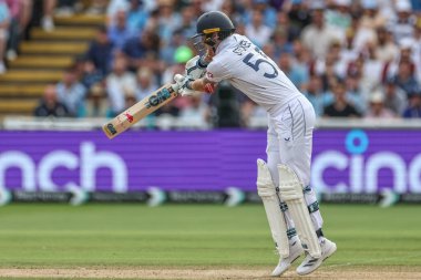 İngiltere 'den Ben Stokes, Rothesay Test Maçı' nın ikinci gününde İngiltere, Edgbaston, Birmingham, Birleşik Krallık 'ta Batı Hint Adaları' na karşı, 27 Temmuz 2024 'te topa vuruyor.