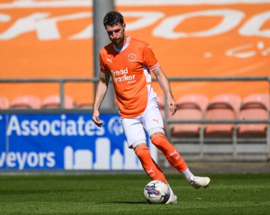Blackpool 'dan James Husband, Blackpool' un 27 Temmuz 2024 'te Bloomfield Road, Blackpool' da oynanan Blackpool-Sunderland maçında maç yapıyor.