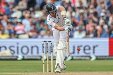 İngiltere 'den Jamie Smith, 27 Temmuz 2024' te İngiltere 'nin Edgbaston, Birmingham' da oynadığı Rothesay Test Maçı 'nın ikinci gününde dört koşu yaptı.