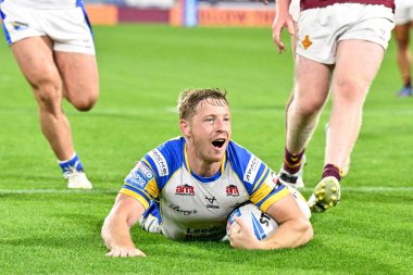 Leeds Rhinos 'tan Lachlan Miller Betfred Süper Lig 19. Raundu' nda Leeds Gergedan 'ı 6-32 yenmeye çalışıyor. Huddersfield Giants, Leeds Gergedan' a karşı John Smith Stadyumu, Huddersfield, Birleşik Krallık, 25 Temmuz 2024