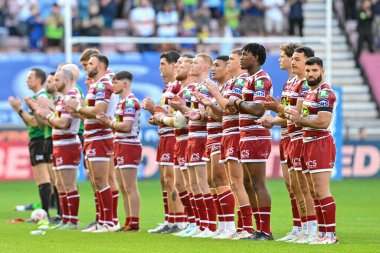 Wigan Warriors, Bill Arthur 'a saygılarını sunuyor. Eski Sky Sports rugby ligi yorumcusu Betfred Süper Lig 19. Maçı öncesinde Wigan Warriors, Warrington Wolves' a karşı DW Stadyumu, Wigan, Birleşik Krallık, 26 Temmuz 2024