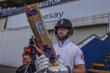 İngiltere 'den Ben Duckett, İngiltere' nin Edgbaston, Birmingham, Birleşik Krallık 'ta oynadığı 1. Rothesay Deneme Maçı' nda vuruş yapacak.