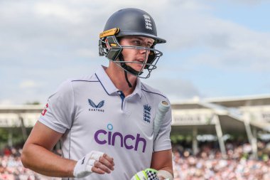 İngiltere 'den kederli Jamie Smith Rothesay Test Maçı' nın ikinci günü İngiltere ile Batı Hint Adaları arasında 27 Temmuz 2024 'te Birmingham, İngiltere' de oynanan maçta 95 koşu yaptı.