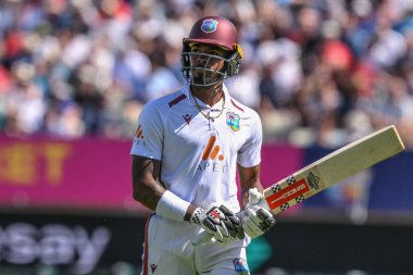 Batı Hint Adaları 'ndan Alick Athanaze, 28 Temmuz 2024' te İngiltere 'nin Edgbaston kentinde oynanan 3. Rothesay Test Maçı' nda İngiltere ve Batı Hint Adaları maçında İngiltere 'den Shoaib Bashir tarafından LBW' de şutlandıktan sonra oyun alanından ayrıldı.