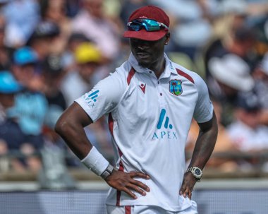 Batı Hint Adaları 'ndan Jayden Seales, 27 Temmuz 2024' te İngiltere 'nin Edgbaston, Birmingham' da Batı Hint Adaları 'na karşı oynadığı Rothesay Test Maçı' nın ikinci gününde tepki gösterdi.