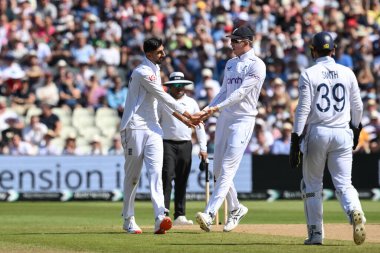 İngiltere 'den Shoaib Bashir, Batı Hint Adaları' ndan Alick Athanaze 'in 3. Rothesay Test Maçı' nda İngiltere, Edgbaston, Birmingham, Birleşik Krallık 'ta Batı Hint Adaları' na karşı 28 Temmuz 2024 'te LBW tarafından kalesini kutluyor.