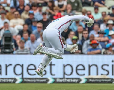 Batı Hint Adaları 'ndan Joshua Da Silva, 27 Temmuz 202' de Birmingham, Birmingham 'da oynanan Rothesay Test Maçı' nın ikinci gününde İngiliz Jamie Smith 'in Batı Hint Adaları' na karşı oynadığı maçı kaçırdı.