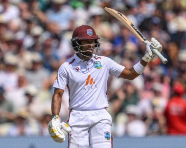 Batı Hint Adaları 'ndan Kavem Hodge, 28 Temmuz 202' de İngiltere 'nin Edgbaston, Birmingham, İngiltere' de Batı Hint Adaları 'na karşı oynadığı 3. Rothesay Test Maçı' nda yarım yüzyıl (50 koşu) kutluyor.