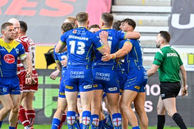 Warrington Wolves takımından Arron Lindop, 26 Temmuz 2024 'te Wigan Wolves' a karşı oynanan 19. Betfred Süper Lig karşılaşmasında Warrington 'a 0-4 galibiyetini kutluyor.
