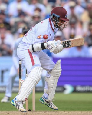 Batı Hint Adaları 'ndan Gudakesh Motie, 28 Temmuz 2024' te İngiltere 'nin Edgbaston, Birmingham, Birleşik Krallık' ta Batı Hint Adaları 'na karşı oynanan 3. Rothesay Test Maçı' nda İngiltere Mark Wood 'dan bir teslimat aldı.