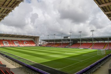 Bloomfield Road 'un içinde, Blackpool' un evi Blackpool 'un, sezon öncesi dostluk maçı öncesinde Bloomfield Road, Blackpool, 27 Temmuz 2024' te Blackpool 'da Blackpool' a karşı oynadığı maçın genel bir görüntüsü.