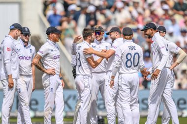 İngiltere 'den Mark Wood, Batı Hint Adaları' ndan Joshua Da Silva 'nın kalesini LBW tarafından 3. Rothesay Test Maçı' nda İngiltere, Edgbaston, Birmingham, Birleşik Krallık 'ta Batı Hint Adaları' na karşı 28 Temmuz 2024 'te kutluyor.