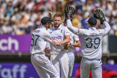 İngiltere 'den Gus Atkinson, 3. Rothesay Test Maçı' nda Batı Hint Adaları 'na karşı Edgbaston, Birmingham, Birleşik Krallık' ta 28 Temmuz 2024 'te oynanan 3.