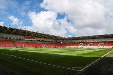 Bloomfield Road 'un içinde, Blackpool' un evi Blackpool 'un, sezon öncesi dostluk maçı öncesinde Bloomfield Road, Blackpool, 27 Temmuz 2024' te Blackpool 'da Blackpool' a karşı oynadığı maçın genel bir görüntüsü.