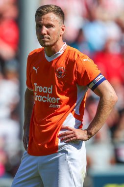 Blackpool 'dan Lee Evans, Blackpool-Sunderland maçında Bloomfield Road, Blackpool, Birleşik Krallık' ta 27 Temmuz 2024 'te karşı karşıya geldi.