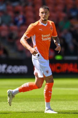 Blackpool 'dan Oliver Casey, Blackpool' a karşı Blackpool-Sunderland maçında, Bloomfield Road, Blackpool, Birleşik Krallık 'ta 27 Temmuz 2024