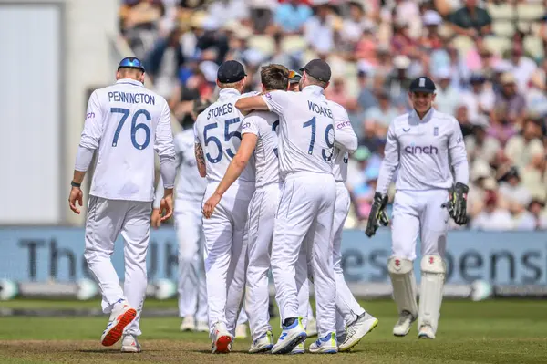 İngiltere 'den Mark Wood, Batı Hint Adaları' ndan Joshua Da Silva 'nın kalesini LBW tarafından 3. Rothesay Test Maçı' nda İngiltere, Edgbaston, Birmingham, Birleşik Krallık 'ta Batı Hint Adaları' na karşı 28 Temmuz 2024 'te kutluyor.