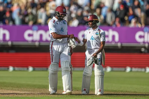 Batı Hint Adaları 'ndan Alick Athanaze ve Batı Hint Adaları' ndan Mikyle Louis, 27 Temmuz 2024 'te Birmingham, Birmingham, İngiltere' de oynanan Rothesay Test Maçı 'nın ikinci gününde sahadan çıkmıyorlar.