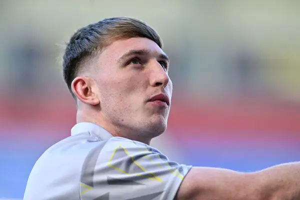 Stock image Matty Nicholson of Warrington Wolves inspects the pitch ahead of the Betfred Super League Round 19 match Wigan Warriors vs Warrington Wolves at DW Stadium, Wigan, United Kingdom, 26th July 2024