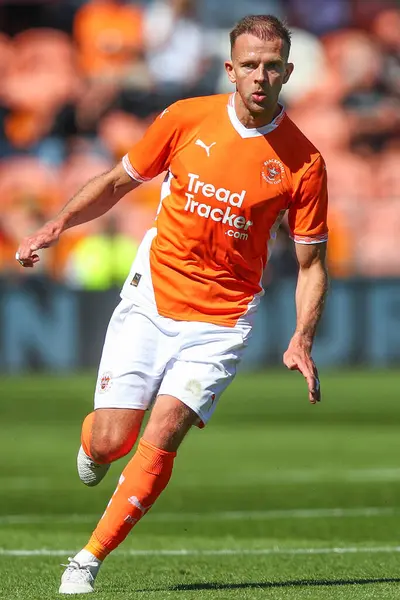 Blackpool 'dan Jordan Rhodes, Blackpool' a karşı Blackpool, Blackpool Road 'da oynanan ön sezon dostluk maçı sırasında, 27 Temmuz 2024