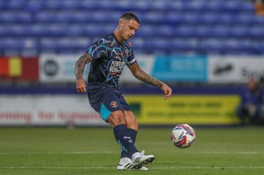 Blackpool 'dan Ollie Norburn, 30 Temmuz 2024' te Birkenhead, Birton Park 'ta oynanan Tranmere Rovers-Blackpool maçında pas verdi.