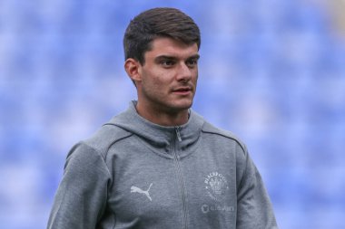 Blackpool 'dan Rob Apter, 30 Temmuz 2024' te İngiltere 'nin Birkenhead kentindeki Prenton Park' ta oynanan Tranmere Rovers - Blackpool ön sezon dostluk maçı sırasında geldi.