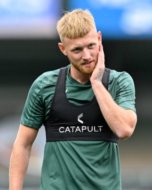 The New Saints 'ten Brad Young, 30 Temmuz 2024' te İngiltere 'deki Park Hall Stadyumu' nda oynanan UEFA Şampiyonlar Ligi İkinci ön eleme karşılaşmasında ısınıyor.