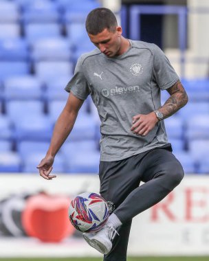 Blackpool 'dan Ollie Norburn, 30 Temmuz 2024' te İngiltere 'nin Birkenhead kentindeki Prenton Park' ta oynanan Tranmere Rovers-Blackpool ön sezon dostluk maçı sırasında geldi.