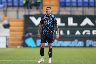 Blackpool 'dan Olly Casey, 30 Temmuz 2024' te İngiltere, Birkenhead 'deki Prenton Park' ta oynanan Tranmere Rovers-Blackpool maçında