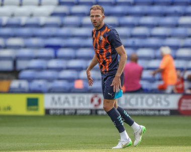 Blackpool 'dan Jordan Rhodes, 30 Temmuz 2024' te İngiltere, Birkenhead 'deki Prenton Park' ta oynanan Tranmere Rovers-Blackpool maçında maç öncesi ısınma maçında...