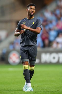 Everton 'dan Mason Holgate, Coventry City, Everton' a karşı Coventry Building Society Arena, Coventry, Birleşik Krallık 'ta 30 Temmuz 2024' te oynanan sezon öncesi dostluk maçı sırasında