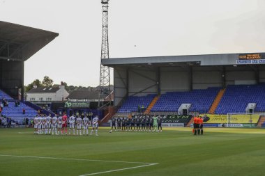 Oyuncular, 30 Temmuz 2024 'te Birkenhead, İngiltere' deki Prenton Park 'ta oynanan ve sezon öncesi dostluk maçı sırasında Southport' ta hayatını kaybeden çocukları anmak için bir dakikalık saygı duruşunda bulundular.