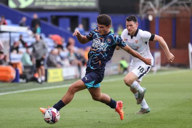 Blackpool 'dan Rob Apter, 30 Temmuz 202' de Birkenhead, Birton Park 'ta oynanan Tranmere Rovers-Blackpool maçında topla birlikte.